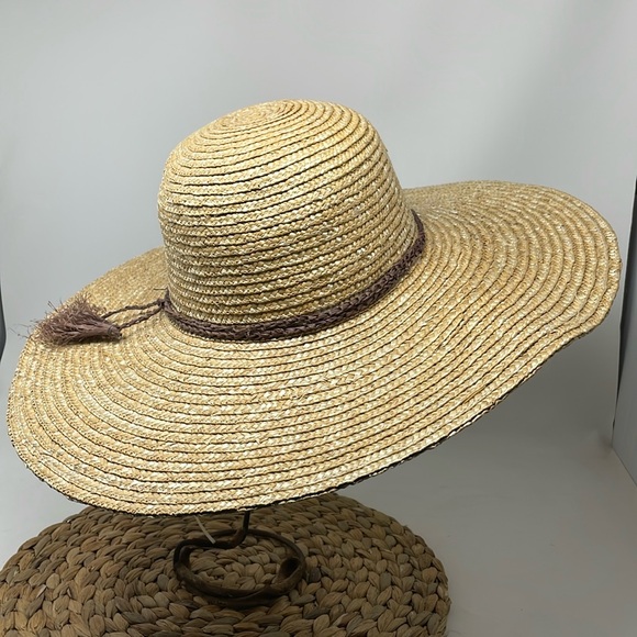 FRANCESCA'S NWT Wide Brim Straw Sun Hat - Picture 1 of 5